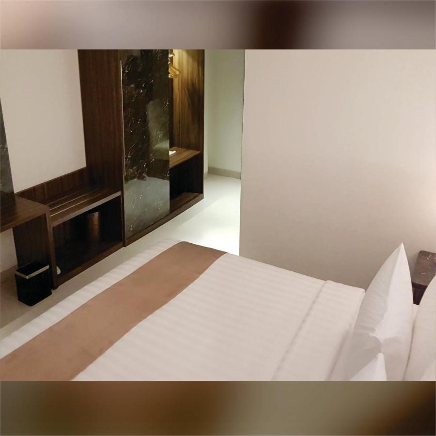 Aimas Hotel And Convention Centre Sorong Bagian luar foto